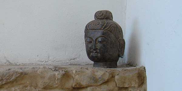 Foto Buddah-Kopf auf der Mauer